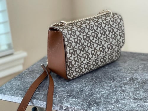 شنطة ماركة DKNY