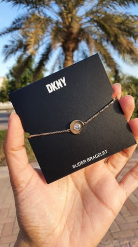 إسوارة ماركة DKNY