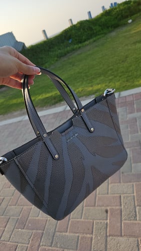 شنطة ماركة كالفن كلاين