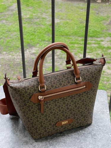 شنطة ماركة DKNY