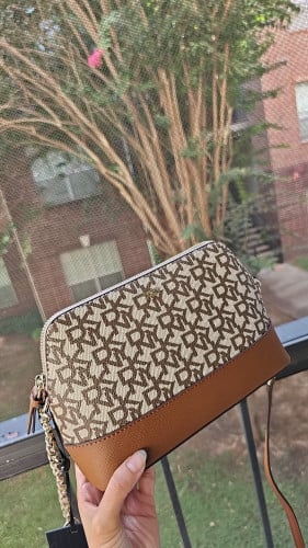 شنطة كروس ماركة DKNY