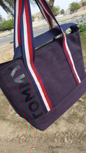 شنطة ماركة تومي هيلفيقر