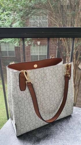 شنطة كبيرة ماركة كالفن كلاين