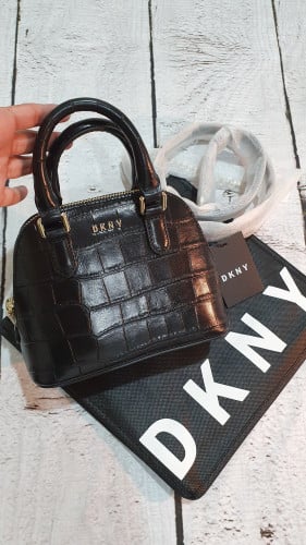 شنطة ماركة DKNY