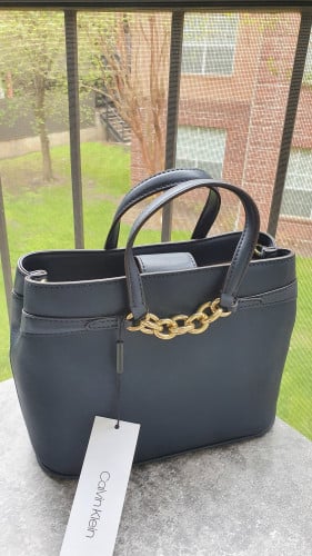 شنطة ماركة كالفن كلاين