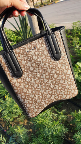 شنطة ماركة DKNY