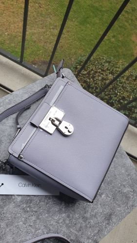 شنطة ماركة كالفن كلاين