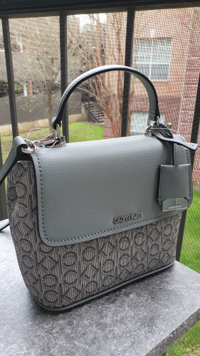 شنطة ماركة كالفن كلاين