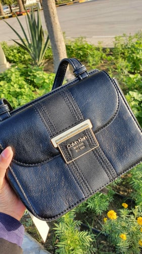 شنطة ماركة كالفن كلاين