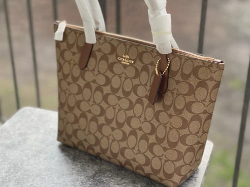 شنطة ماركة كوتش