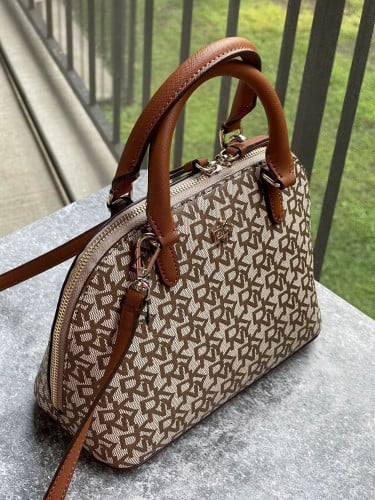 شنطة ماركة DKNY