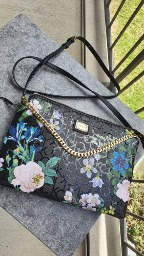 شنطة ماركة كالفن كلاين