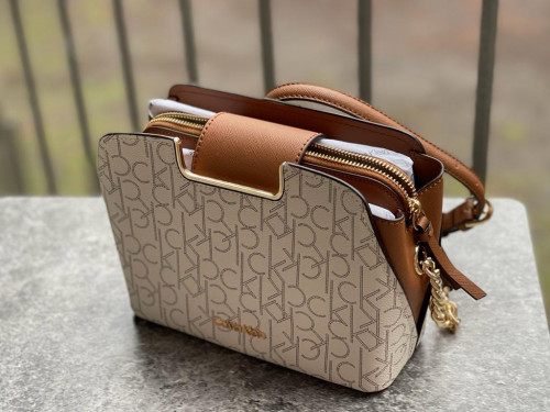 شنطة ماركة كالفن كلاين