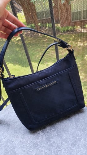 شنطة ماركة تومي هيلفيقر