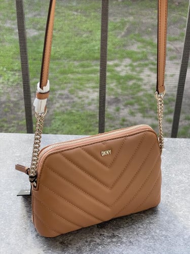 شنطة ماركة DKNY