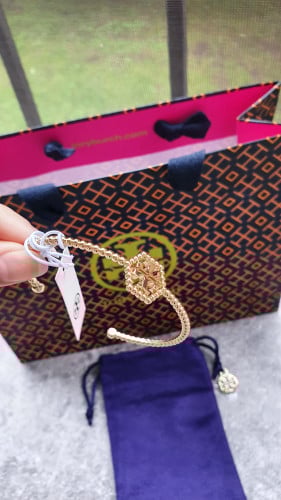 إسوارة ماركة توري يورتش