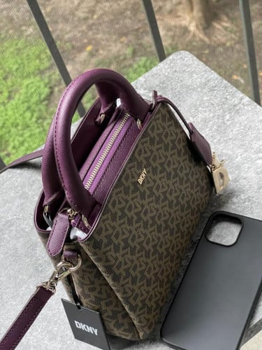 شنطة ماركة DKNY