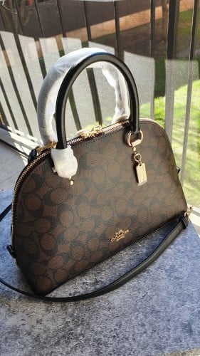 شنطة ماركة كوتش