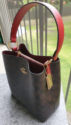 شنطة ماركة كوتش