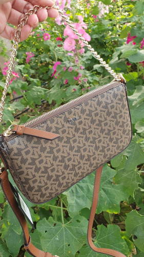 شنطة ماركة DKNY