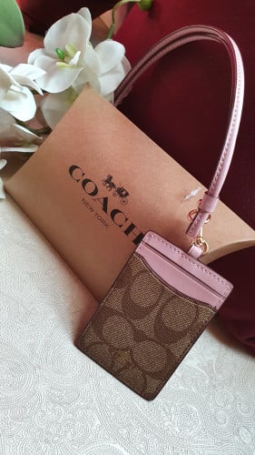 حامل هوية ماركة كوتش