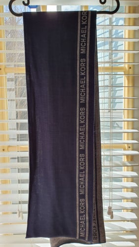 شال رجالي ماركة مايكل كورس