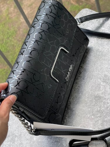 شنطة ماركة كالفن كلاين