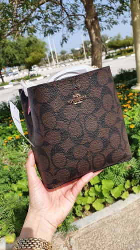 شنطة بكت ماركة كوتش