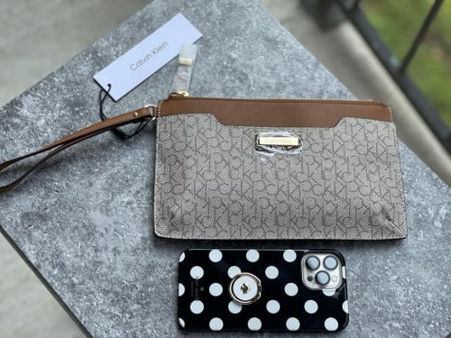 باوتش ماركة كالفن كلاين