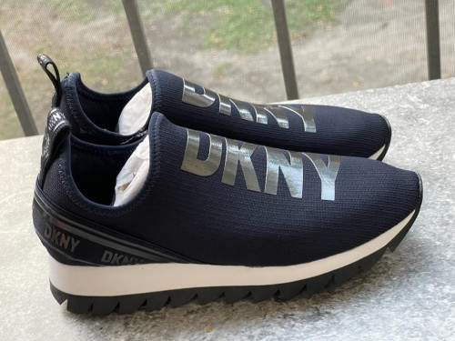 جزمة ماركة DKNY