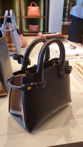 شنطة ماركة بربري