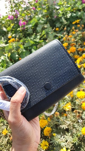 شنطة بطاقات من كالفن كلاين