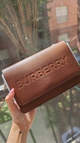 شنطة ماركة بربري