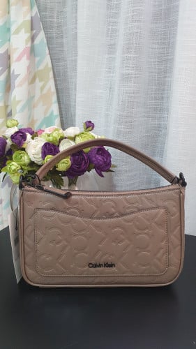 شنطة ماركة كالفن كلاين