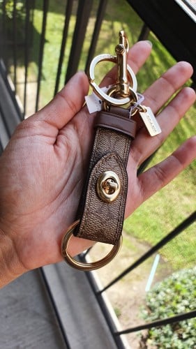 ميدالية ماركة كوتش