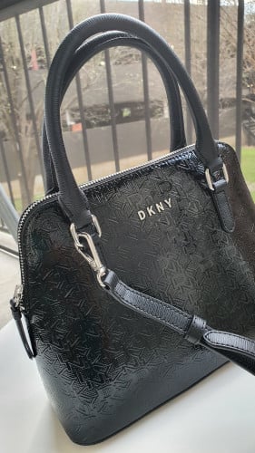 شنطة ماركة DKNY