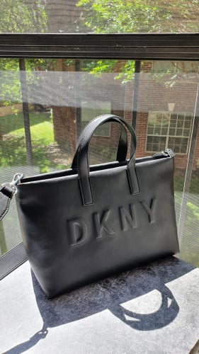 شنطة ماركة DKNY