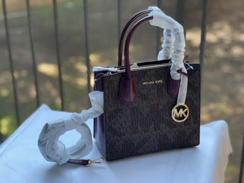 شنطة ماركة مايكل كورس
