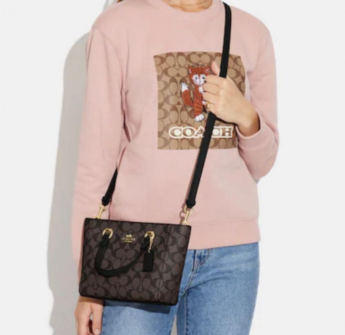 شنطة ماركة كوتش