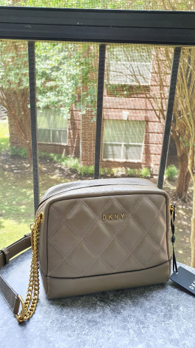 شنطة ماركة DKNY