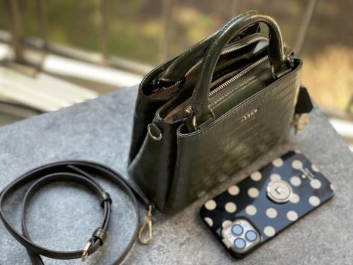 شنطة ماركة DKNY