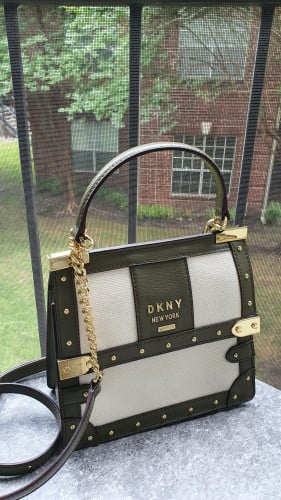 شنطة ماركة DKNY