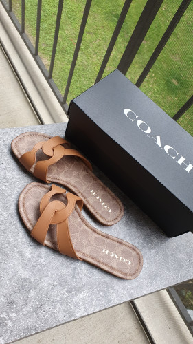 صندل ماركة كوتش