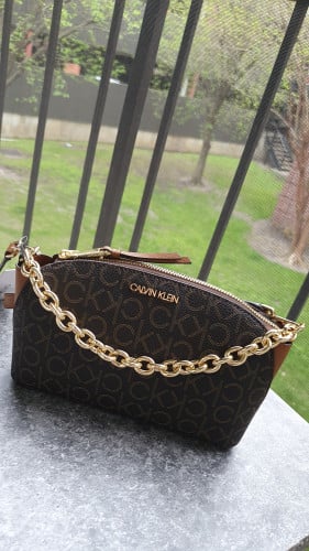 كروس ماركة كالفن كلاين