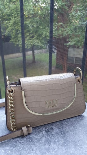 كروس ماركة DKNY
