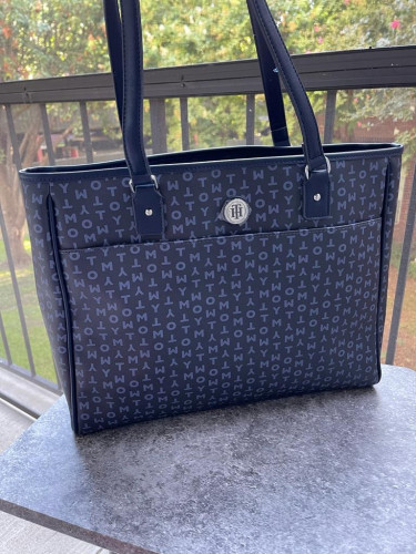 شنطة كبيرة ماركة تومي هيلفيقر