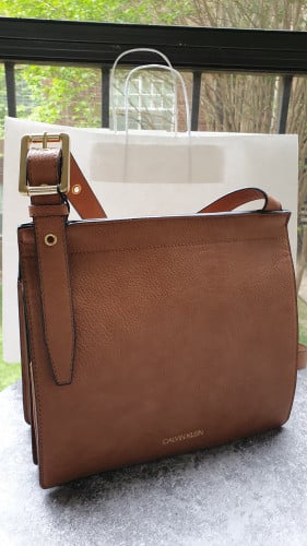 شنطة ماركة كالفن كلاين