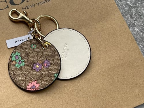 ميدالية ماركة كوتش