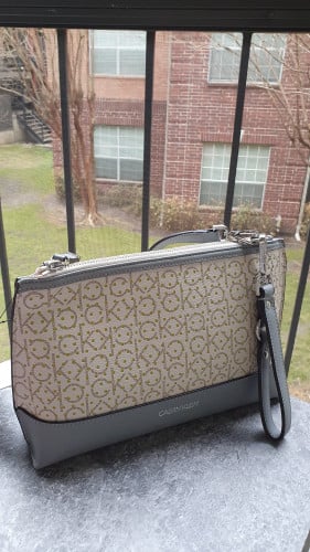 شنطة ماركة كالفن كلاين