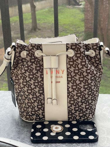 شنطة بكت باق ماركة DKNY